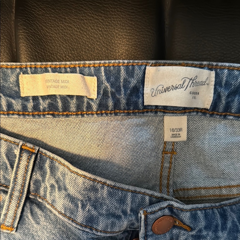 Universal Thread Light Blue Jean Shorts - Picture 2 of 3